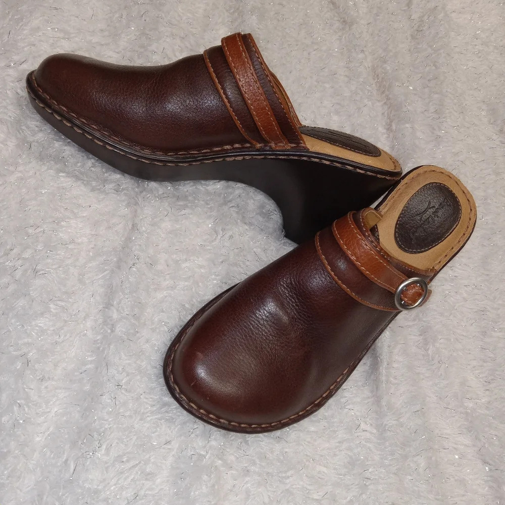 Brown's Landing EUC Brown Leather Clog size 8